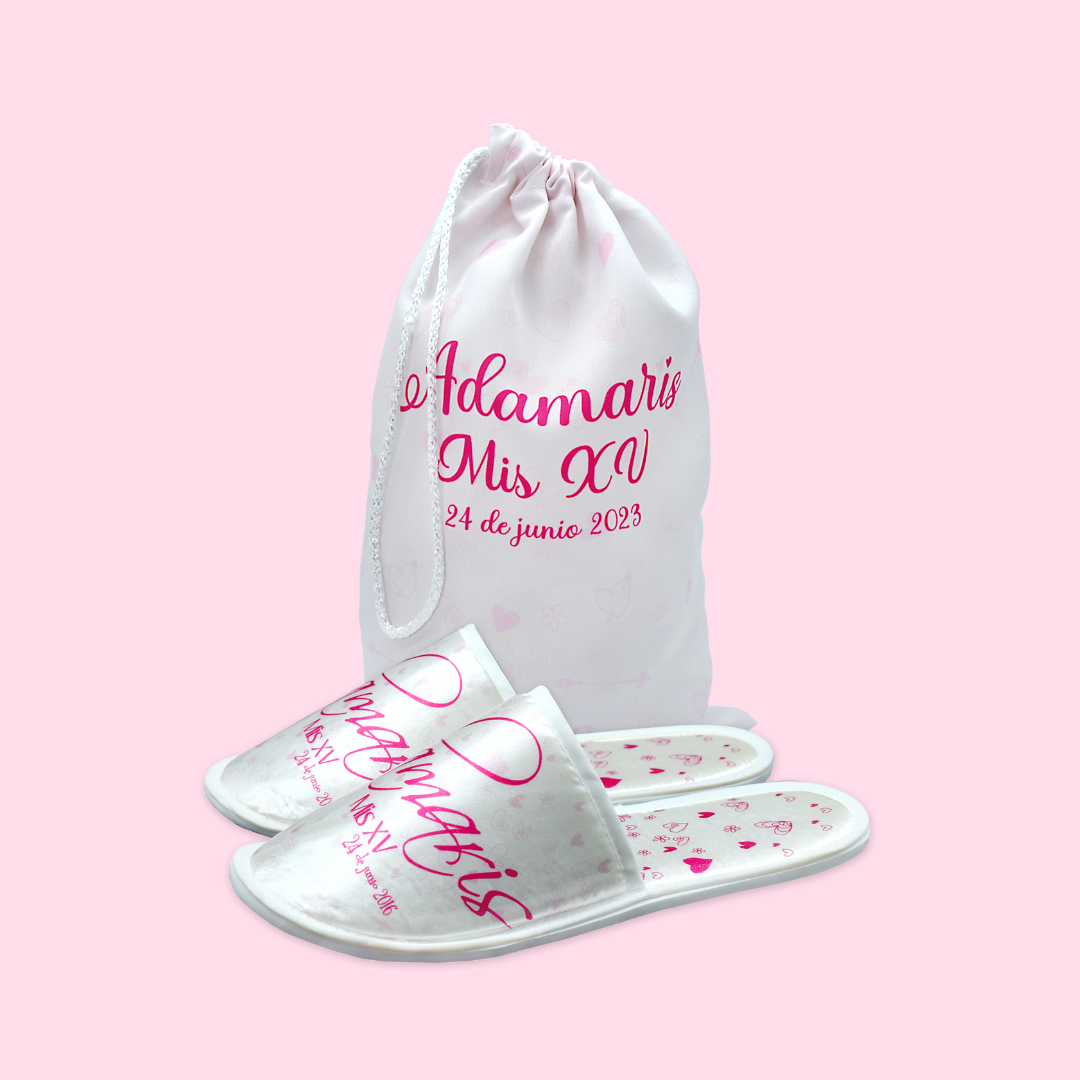 Pantuflas con morral con corazones rosas